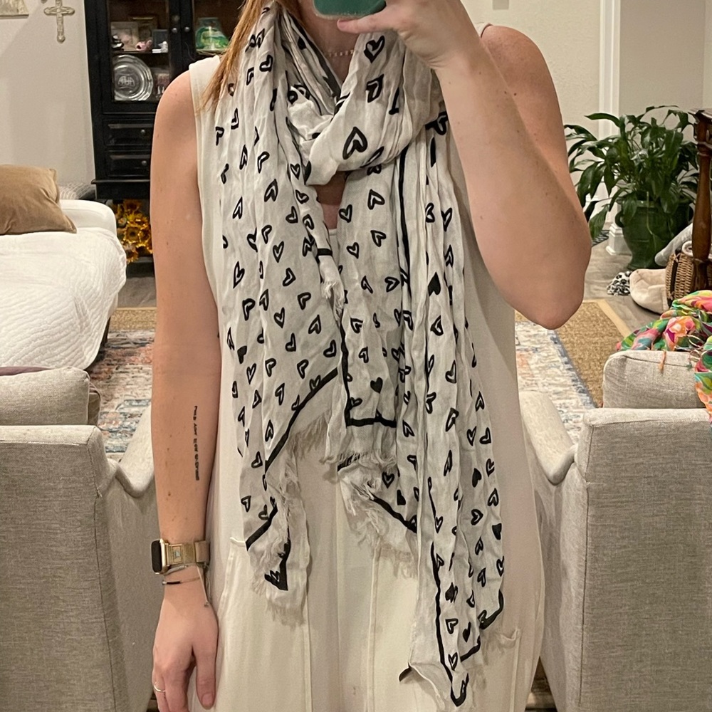 lightweight heart scarf